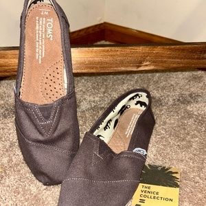 Toms shoes